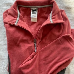North Face Quarter Zip Fleece in salmon/gray, women’s size S